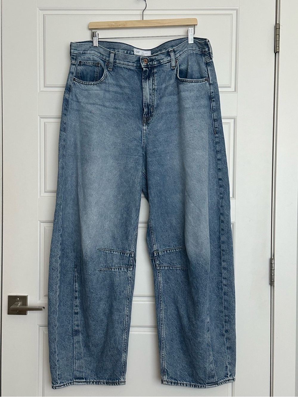GAP High Rise UltraSoft Horseshoe Jeans, size 33 Tall